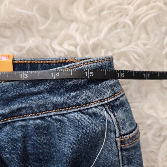 Wax Jean Stretch for Days Cuffed Distressed medium wash Shorts. Size 3XL. New. - Picture 4 of 8